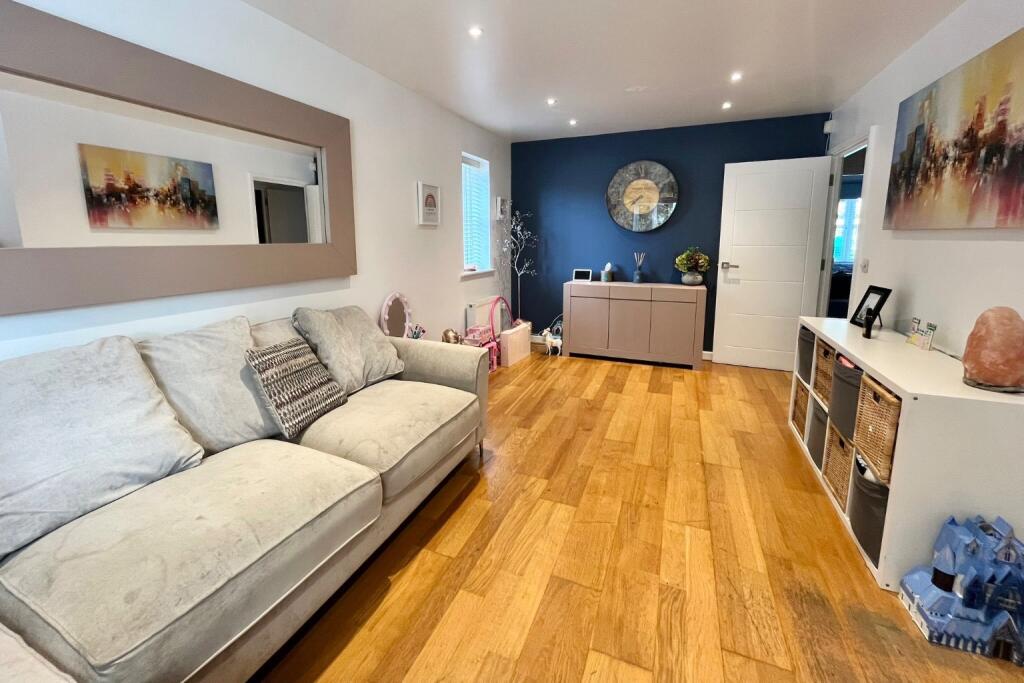 Additional image 8 of Page Place, Frogmore, St. Albans, Hertfordshire, AL2