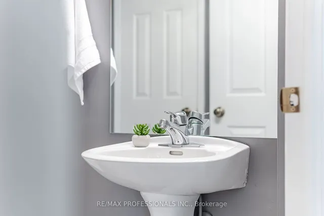 Additional image 10 of 7 Broadway Ave Unit 301