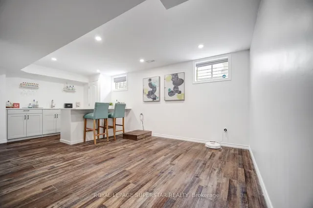 Additional image 36 of 220 EDGEWATER Cres