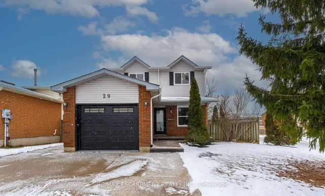 29 Featherwood Cres