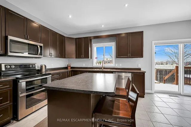 Additional image 10 of 31 Showcase Dr