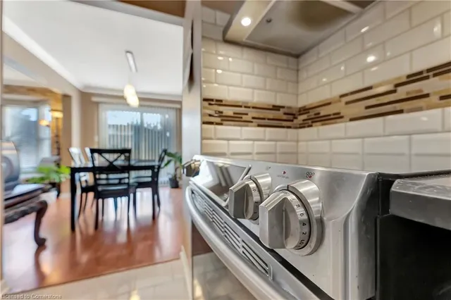 Additional image 21 of 2 Royalwood Crt Unit 39