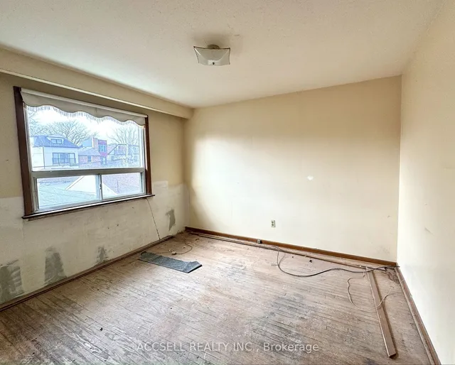 Additional image 12 of 684 Manning Ave