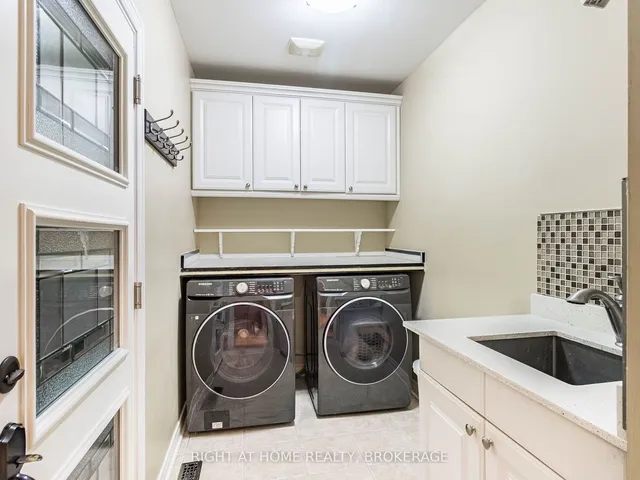 Additional image 19 of 1084 Holdsworth Cres