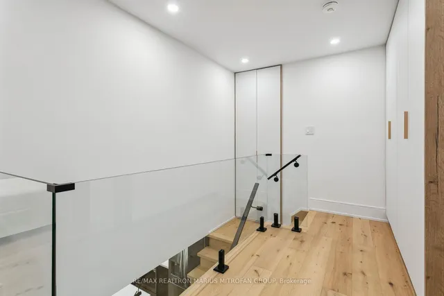 Additional image 13 of 21 Toynbee Tr