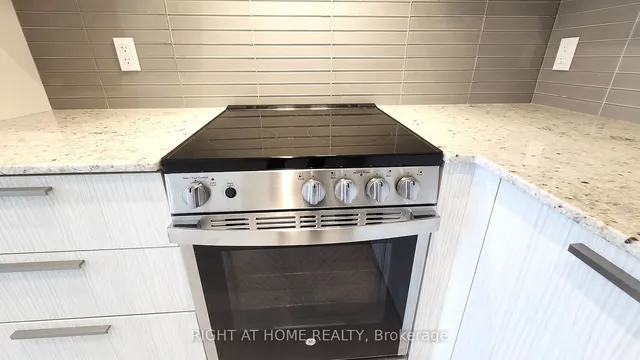 Additional image 16 of 501 Yonge St Unit 2704