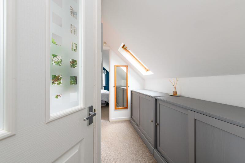 Additional image 6 of Holt