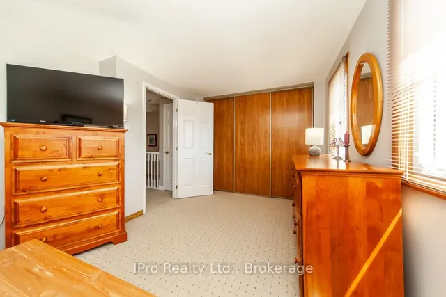 Additional image 26 of 847 Cedarbrae Ave