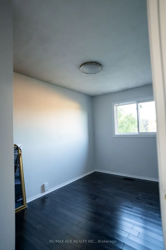 Additional image 20 of 47 John Stoner Dr