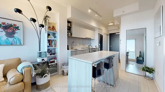 Additional image 6 of 31 Tippett Rd Unit 1005