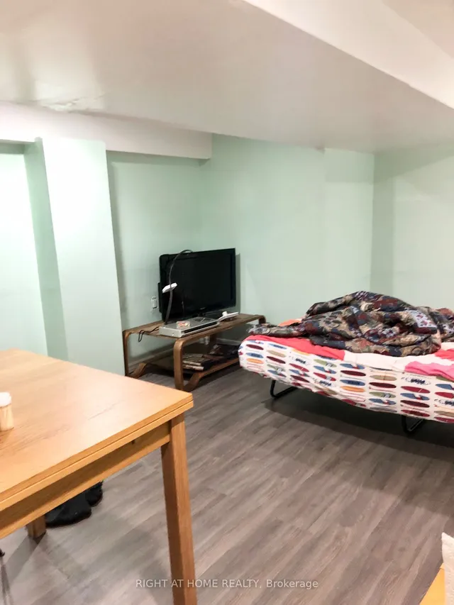 Additional image 6 of 24 Spadina Ave