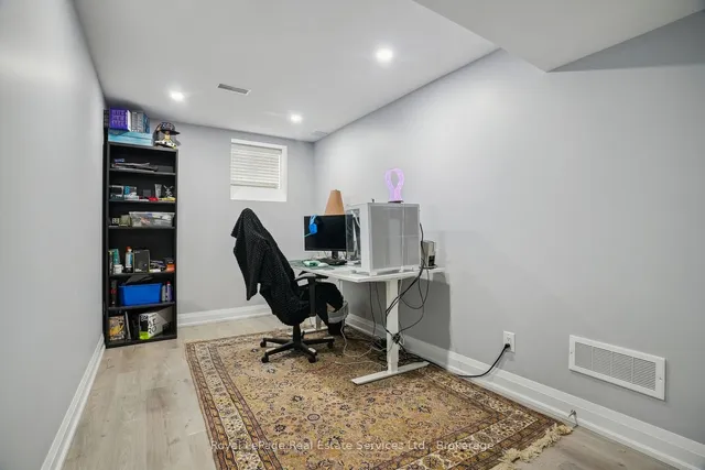 Additional image 17 of 688 Kennedy Circ