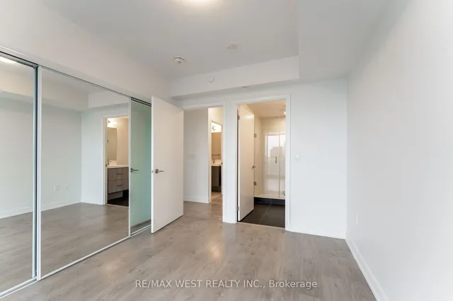 Additional image 10 of 50 Wellesley St Unit 3708