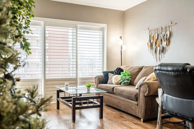 Additional image 15 of 10 WOODMAN Dr Unit 304