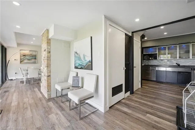 Additional image 24 of 33 Leslie Dr