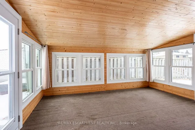 Additional image 20 of 44 CAPILANO Dr