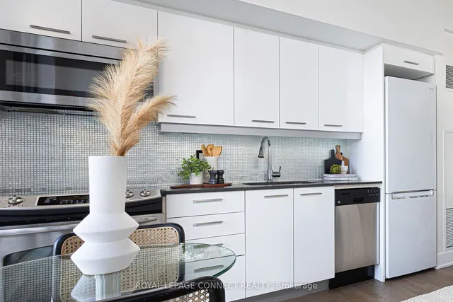 Additional image 13 of 630 Queen St Unit 404