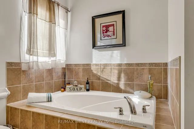 Additional image 8 of 8 Lampman Dr