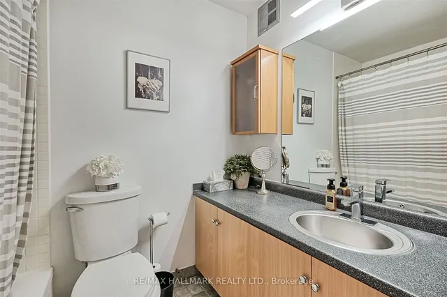 Additional image 20 of 86 gerrard St Unit 8E