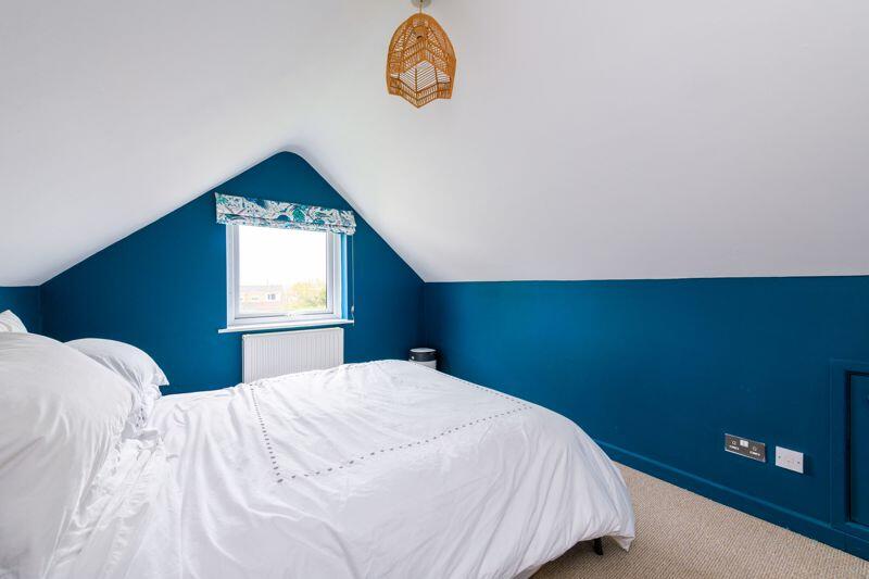 Additional image 7 of Holt