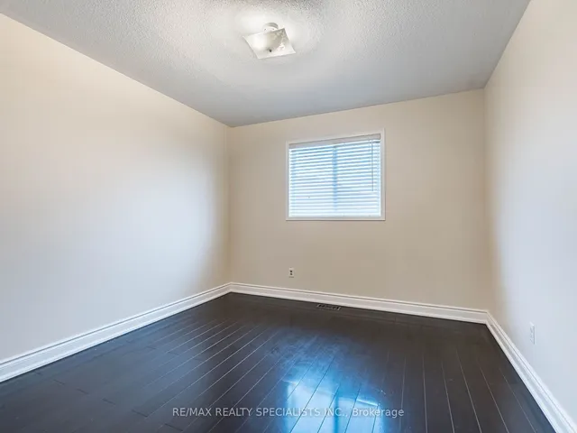 Additional image 21 of 25 Commodore Dr