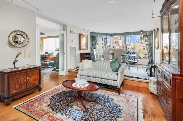 Additional image 9 of 130 Carlton St Unit 609