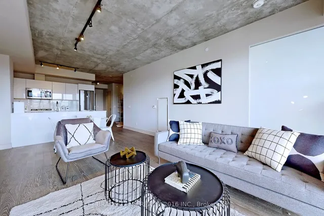 Additional image 4 of 608 Richmond St Unit 520