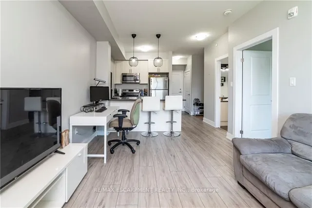 Additional image 3 of 125 Shoreview Pl Unit 226