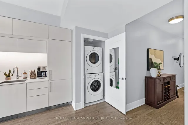 Additional image 11 of 55 Merchants' Wharf Unit 428