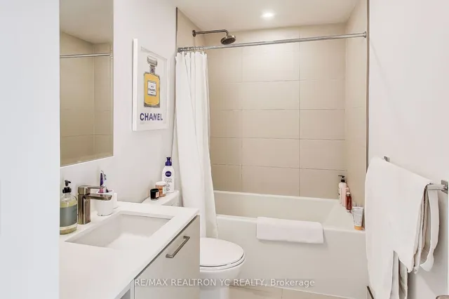 Additional image 12 of 19 Western Battery Rd Unit 1816