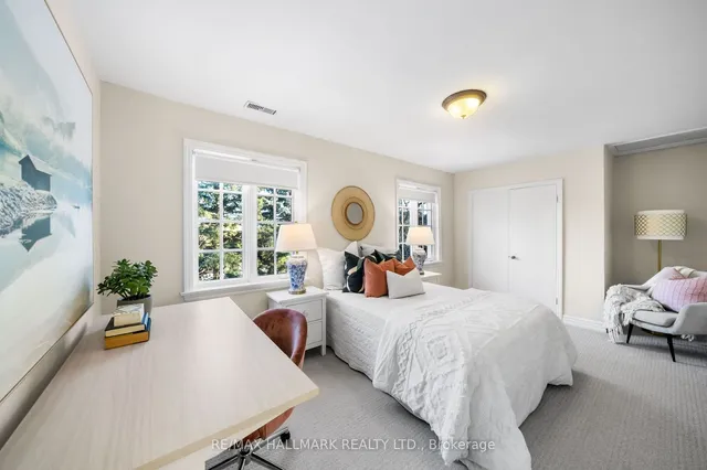 Additional image 29 of 218 Yonge Blvd