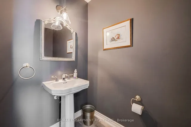 Additional image 7 of 45 STRATHROY Cres