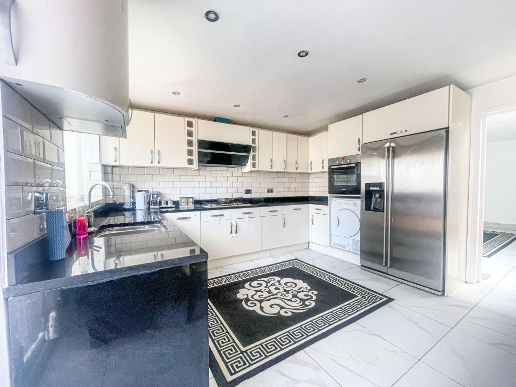 27 Bassett Croft, Birmingham, B10 0EB