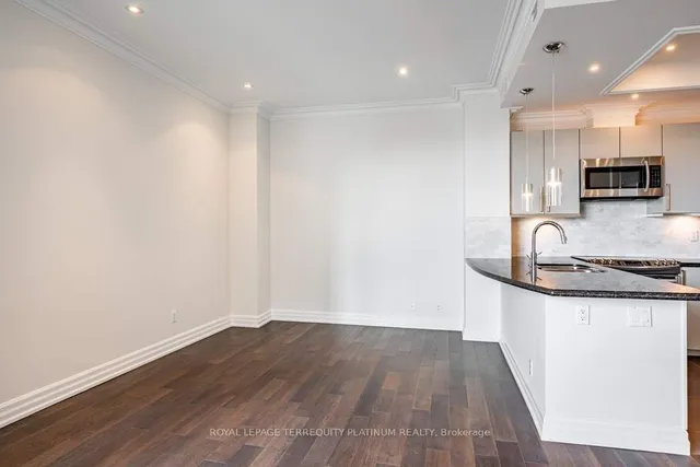 Additional image 7 of 38 Avenue Rd Unit 902