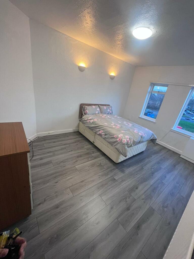 Additional image 8 of 1 Room Available In Flat Above Holly Bank Rd, B13 0RJ