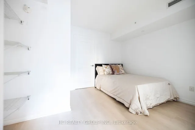 Additional image 7 of 386 Yonge St Unit 819