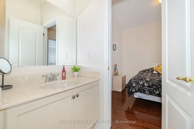Additional image 31 of 36 Quatro Cres