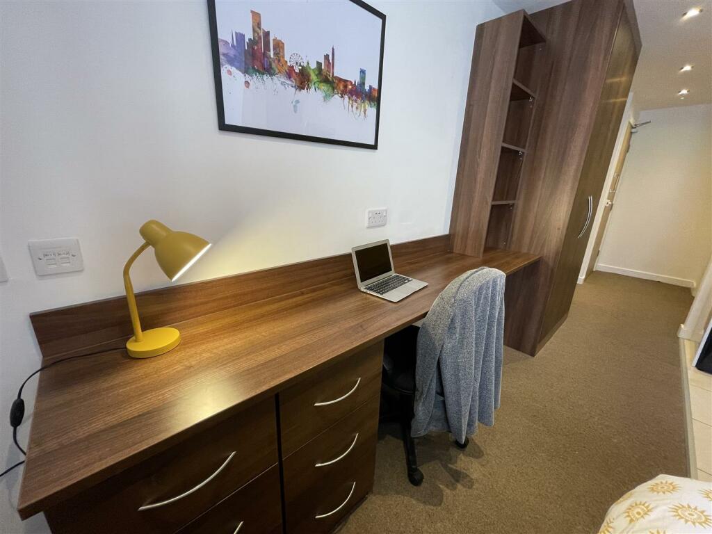 Additional image 3 of C6G Second