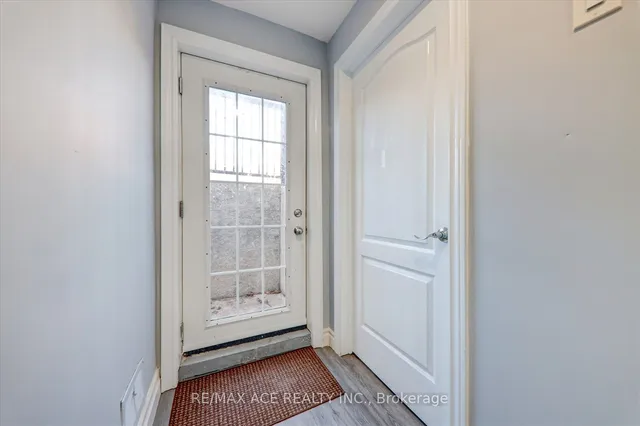 Additional image 23 of 121 Cultra Sq