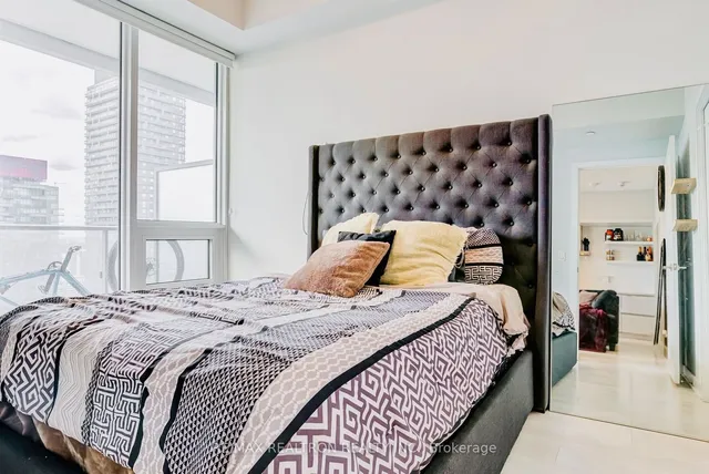 Additional image 19 of 2221 Yonge St Unit 2911