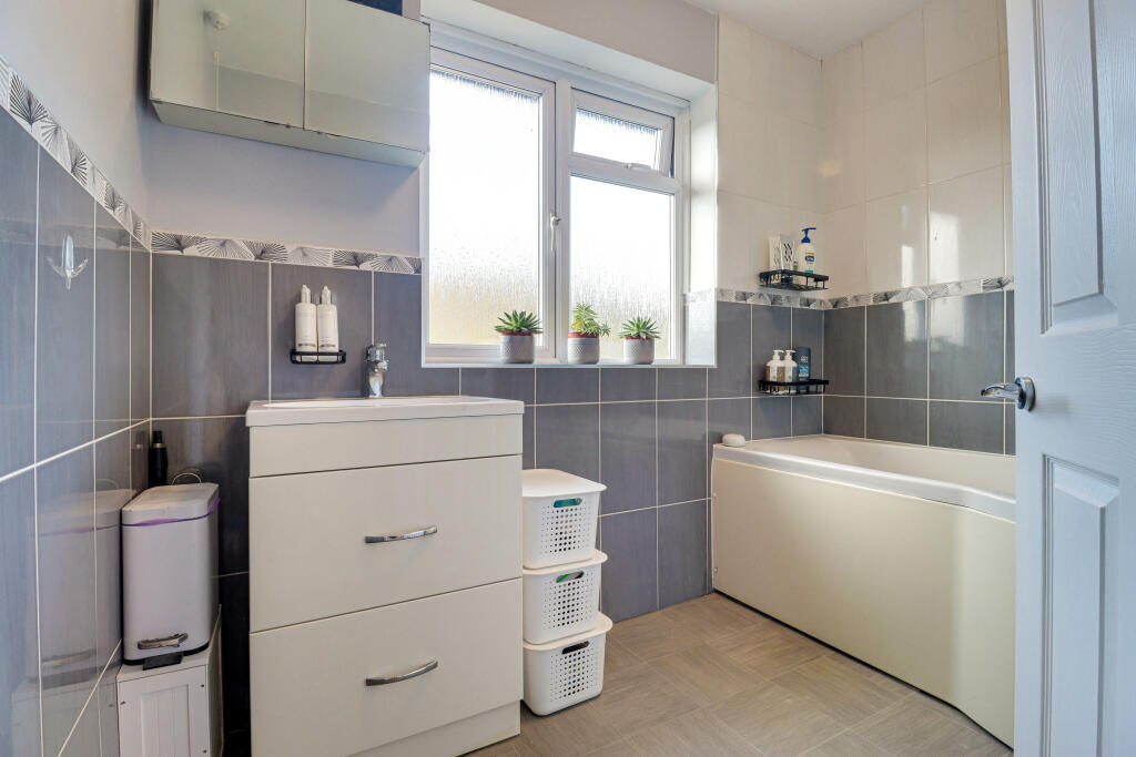 Additional image 16 of Springfield Crescent, Harpenden, Hertfordshire, AL5