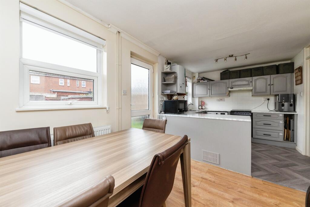 Additional image 5 of Broadwater Crescent, Welwyn Garden City