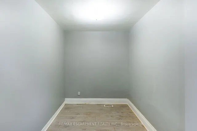 Additional image 17 of 289 Roxborough Ave