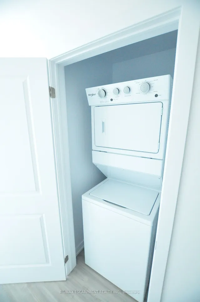 Additional image 7 of 450 Dundas St Unit 319