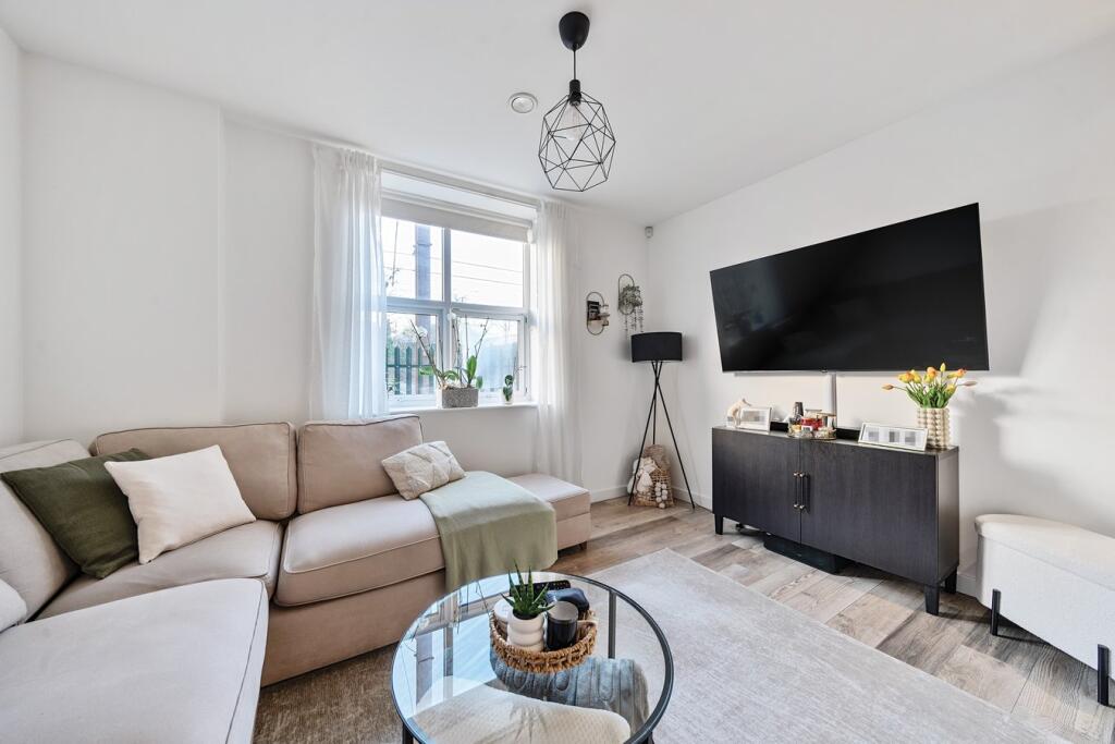 Additional image 6 of Great North Road, Hatfield, AL9