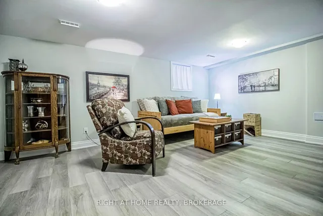 Additional image 27 of 46 L'Amoreaux Dr