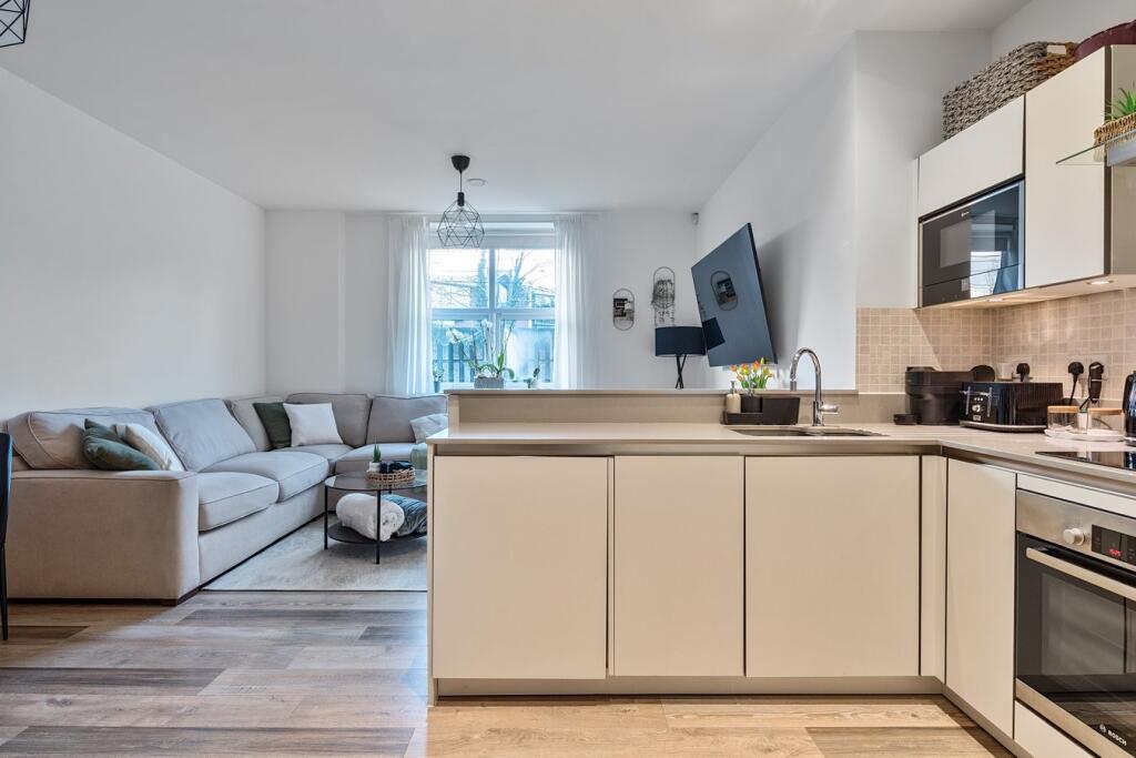 Additional image 13 of Great North Road, Hatfield, AL9