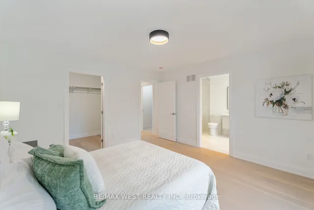 Additional image 21 of 1049 Greenwood Ave