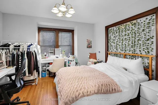 Additional image 10 of 21 Paisley Ave