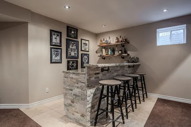 Additional image 32 of 4098 Montrose Cres